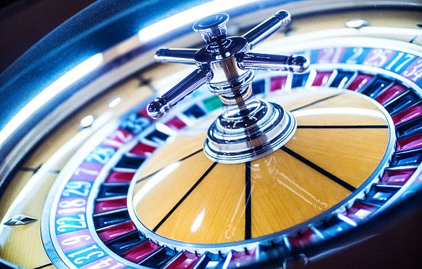 Mega Sevens wheel spinning animation and payout calculation at tauslot88